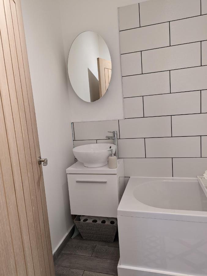 Amprenta Apartment - Gorgeous Interior Designed 1 Bedroom Home Bournemouth Bagian luar foto