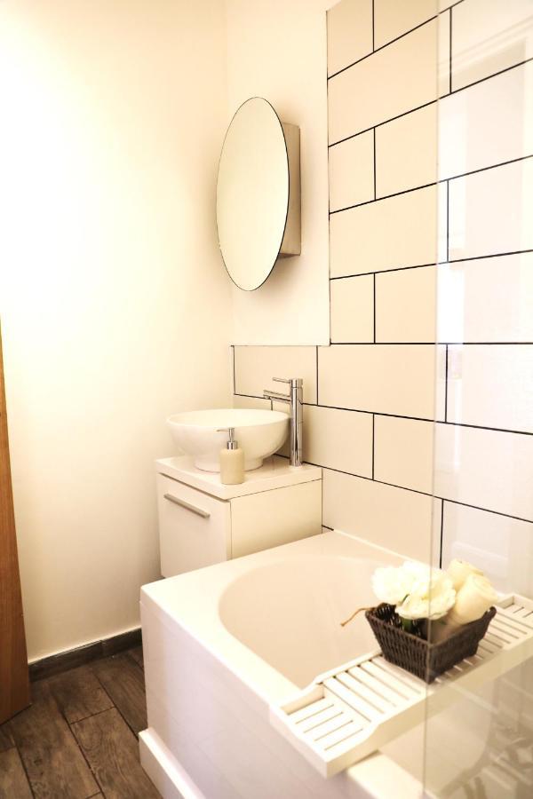 Amprenta Apartment - Gorgeous Interior Designed 1 Bedroom Home Bournemouth Bagian luar foto